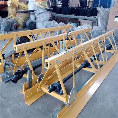 择众机械 8米混凝土路面施工振动梁 汽油机提浆整平摊铺机