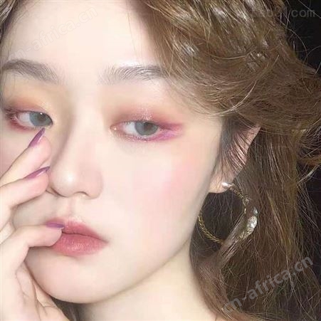 整体妆容搭配色彩