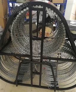 可伸缩滚筒式阻隔网军事防爆隔离网西润制造