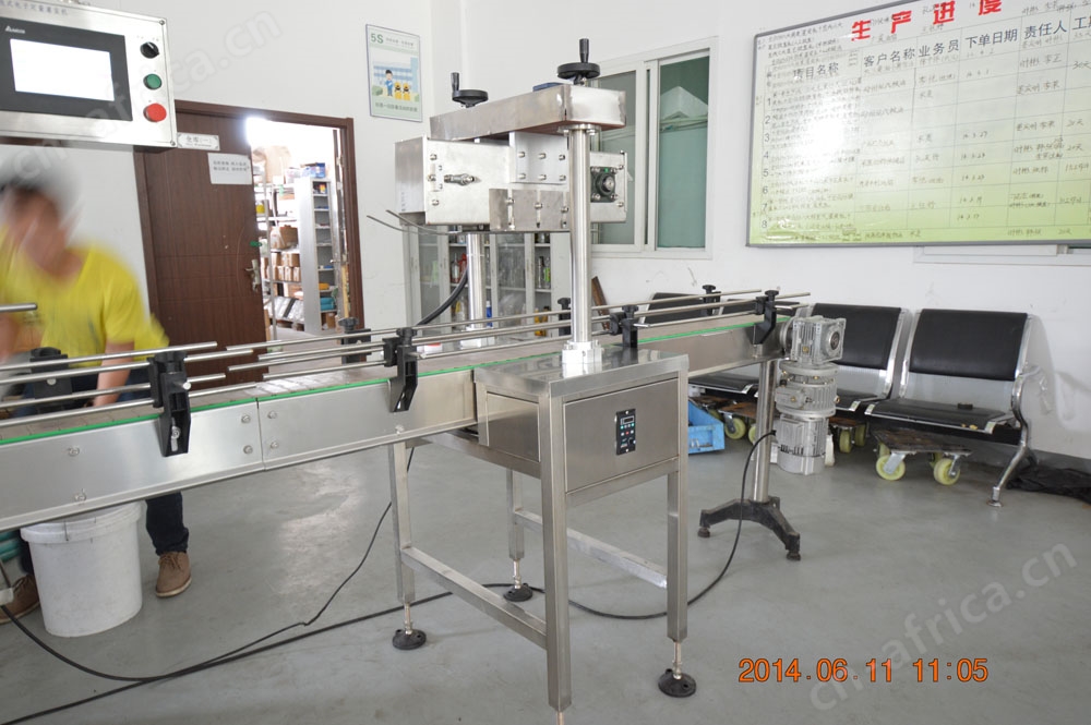 四头直线式液体灌装机配件展示