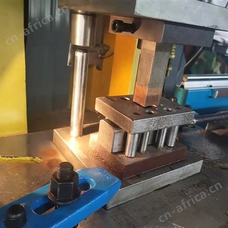 围栏设备 单管机械冲孔机 琨晨自动化 操作方便